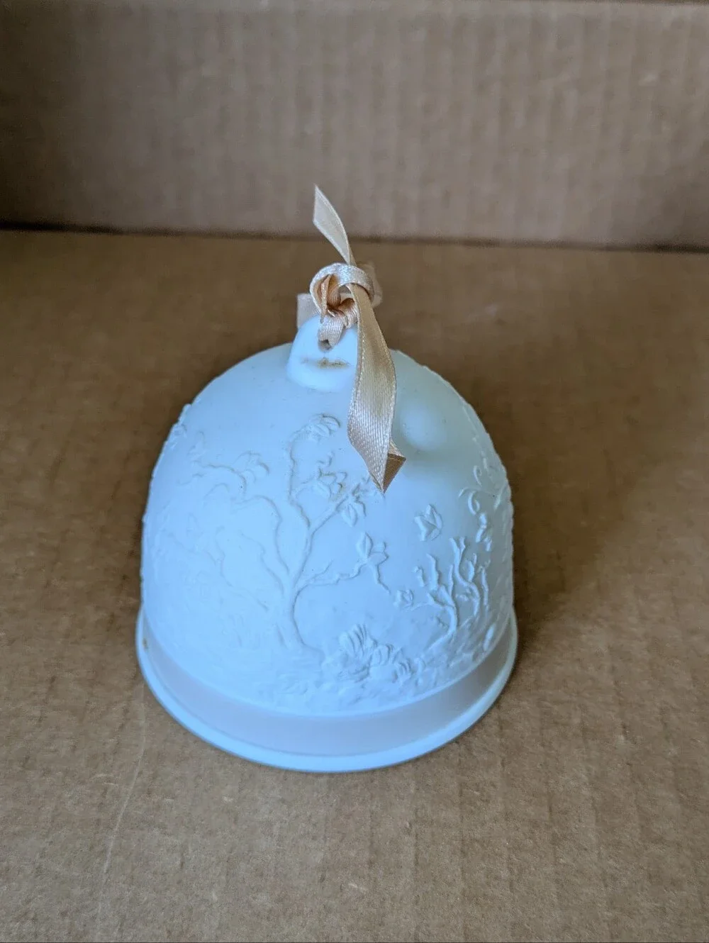 Lladro Porcelain 1993 Collectors Society Embossed Handmade Bell Ribbon Spain